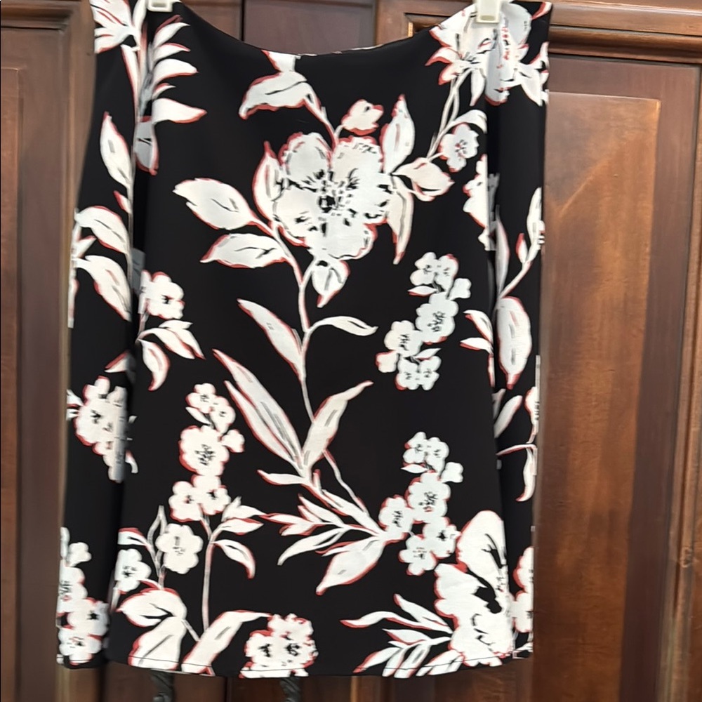 White House Black Market Black and White Floral Mini Skirt